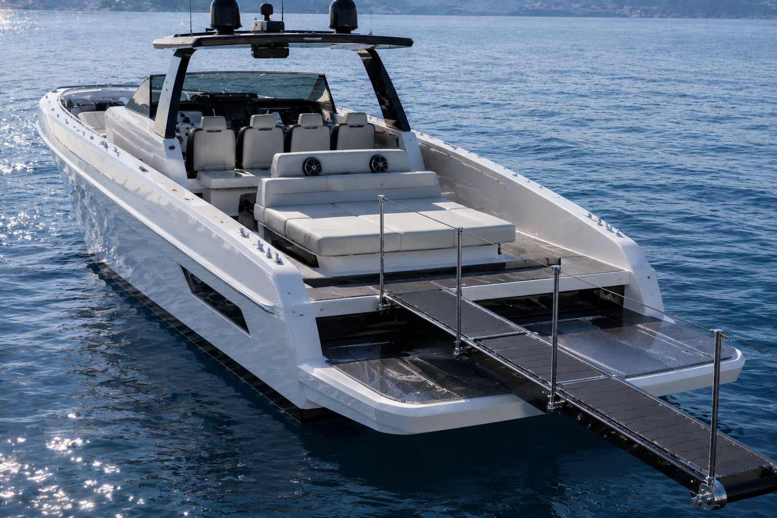 Yacht con componenti in carbonio